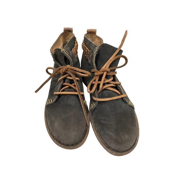 Born Women’s Temple Dark Gray Distressed Leather Ankle Boots Size 6 - Picture 3 of 5